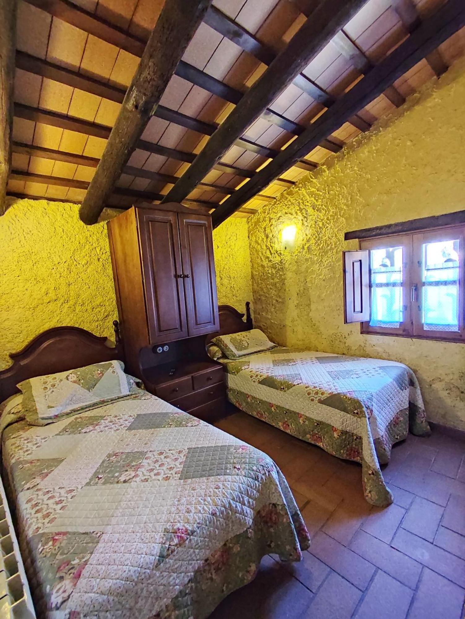 Masia Can Felip B&B Llinars del Valles Exterior photo