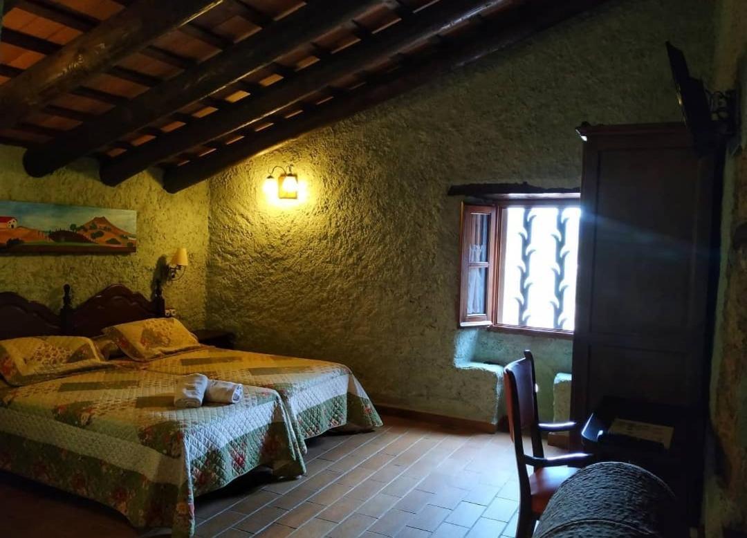Masia Can Felip B&B Llinars del Valles Exterior photo